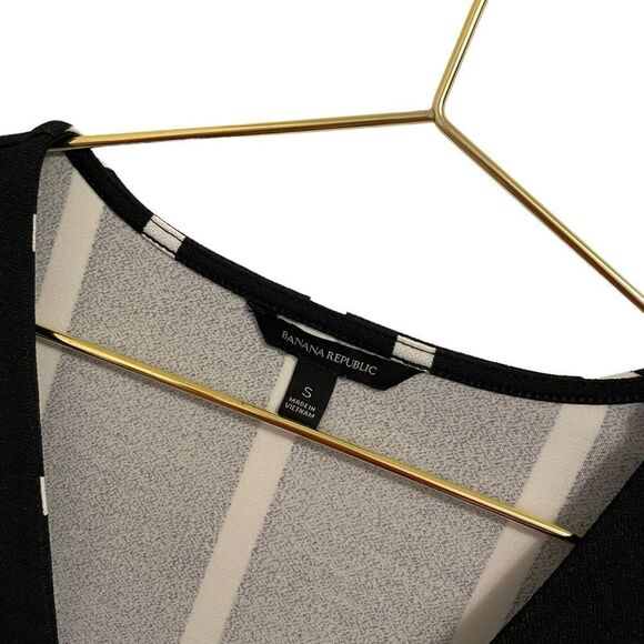 Banana Republic Navy White Wrap Crepe Blouse Size Small - Picture 3 of 8